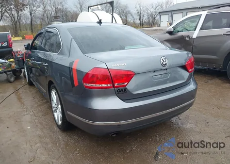 2015 Volkswagen Passat 1.8T Se z USA, uszkodzony, nr VIN 1VWBS7A39FC030106